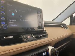 Mörkblå (blå) Begagnad 2021 Toyota RAV4 Hybrid Executive SUV | 339 900 kr (Marknadspris)