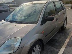 Silver Begagnad 2004 Ford Fiesta Halvkombi | 23 000 kr (Lite dyr)