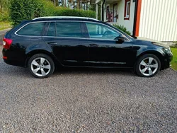 Svart Begagnad 2016 Skoda Octavia Style Kombi | 129 000 kr (Marknadspris)
