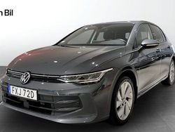 Mörkgrå Begagnad 2024 VW Golf VIII Life Kombi | 289 900 kr (Marknadspris)