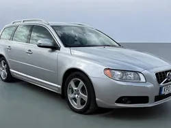 Ljusgrå Begagnad 2010 Volvo V70 Summum Kombi | 89 000 kr (Marknadspris)