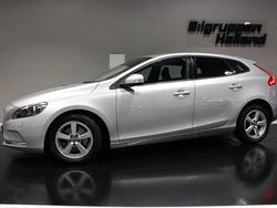 Silver Begagnad 2015 Volvo V40 Halvkombi | 159 900 kr (Marknadspris)