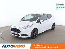 Vit Begagnad 2016 Ford Fiesta ST Halvkombi | 135 000 kr (Lite dyr)