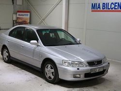 Ljusgrå Begagnad 2000 Honda Accord Halvkombi | 19 900 kr