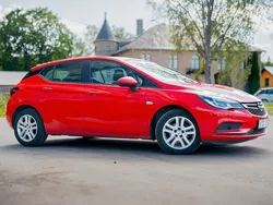 Röd Begagnad 2017 Opel Astra Enjoy Halvkombi | 96 000 kr (Marknadspris)