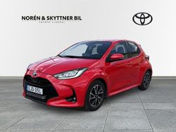 Röd Begagnad 2021 Toyota Yaris Hybrid Active Halvkombi | 179 000 kr (Lite dyr)