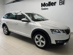 Vit (candy white) Begagnad 2019 Skoda Octavia Scout Kombi | 215 000 kr (Marknadspris)