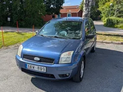 Blå Begagnad 2006 Ford Fusion Halvkombi | 17 000 kr (Marknadspris)