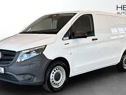 Vit (white) Begagnad 2023 Mercedes e-Vito Minibuss | 531 125 kr (Marknadspris)