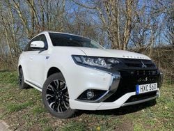 Vit Begagnad 2016 Mitsubishi Outlander P-HEV SUV | 178 000 kr (Marknadspris)