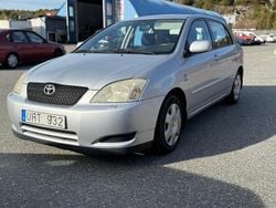 Silver Begagnad 2003 Toyota Corolla Halvkombi | 22 900 kr (Marknadspris)