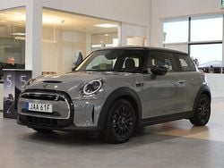Grå Begagnad 2022 Mini Cooper Essential Halvkombi | 219 500 kr (Marknadspris)