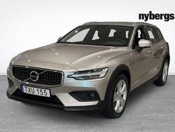 Ljusgrå Begagnad 2024 Volvo V60 CC Core Kombi | 409 000 kr (Marknadspris)