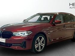 Röd (red) Begagnad 2022 BMW 530e M Sport Kombi | 406 700 kr (Bra pris)