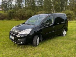 Svart Begagnad 2018 Peugeot Partner Minibuss | 100 000 kr (Bra pris)
