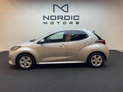 Silver Begagnad 2020 Toyota Yaris Hybrid Halvkombi | 169 900 kr (Marknadspris)