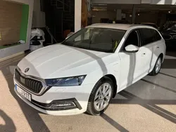 Vit Begagnad 2021 Skoda Octavia Style Kombi | 279 000 kr (Marknadspris)