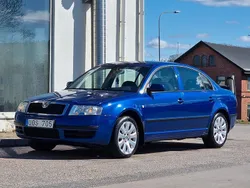 Mörkblå Begagnad 2002 Skoda Superb Sedan | 49 900 kr
