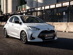 Vit Begagnad 2021 Toyota Yaris Hybrid Style Halvkombi | 215 000 kr (Marknadspris)