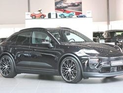 Svart Ny 2025 Porsche Macan 4 Electric SUV | 1 196 800 kr