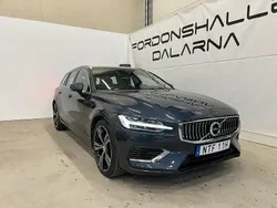 Mörkblå Begagnad 2020 Volvo V60 Inscription Kombi | 349 900 kr (Marknadspris)