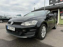 Svart Begagnad 2016 VW Golf VII Halvkombi | 124 900 kr (Marknadspris)