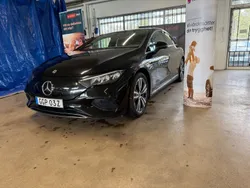 Svart Begagnad 2022 Mercedes EQE350 Avantgarde Sedan | 339 800 kr