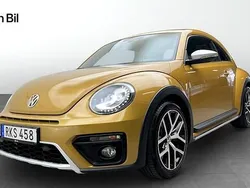 Gul (verde borneo) Begagnad 2017 VW Beetle Dune Halvkombi | 209 900 kr