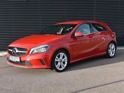 Röd Begagnad 2017 Mercedes A180 Edition Halvkombi | 149 900 kr (Marknadspris)