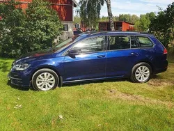 Blå Begagnad 2018 VW Golf VII Kombi | 130 000 kr (Marknadspris)