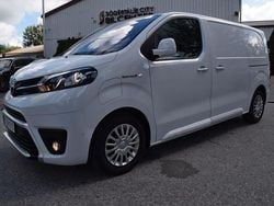 Vit (vit met) Begagnad 2022 Toyota Proace Van | 349 900 kr (Marknadspris)
