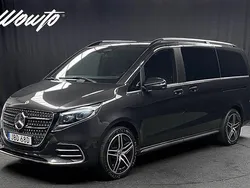 Mörkgrå Begagnad 2024 Mercedes V300 AMG Minibuss | 929 800 kr