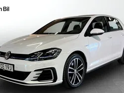 Vit Begagnad 2020 VW Golf VIII GTE Sedan | 200 000 kr (Marknadspris)