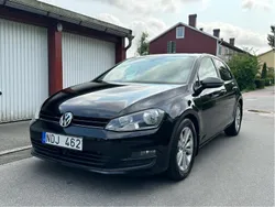 Svart Begagnad 2013 VW Golf VII Halvkombi | 109 900 kr (Marknadspris)