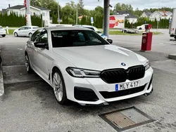 Vit Begagnad 2021 BMW 530e M Sport Sedan | 359 000 kr (Lite dyr)