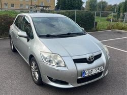 Silver Begagnad 2010 Toyota Auris Halvkombi | 40 000 kr (Bra pris)