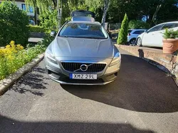 Grå Begagnad 2019 Volvo V40 CC Momentum Kombi | 205 000 kr (Marknadspris)