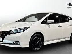 Vit (white) Begagnad 2023 Nissan Leaf N-Connecta Halvkombi | 209 900 kr (Marknadspris)
