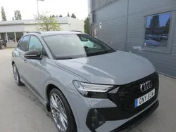 Grå Begagnad 2023 Audi Q4 e-tron Advanced SUV | 529 000 kr (Dyr)