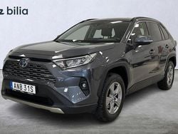 Mörkgrå Begagnad 2022 Toyota RAV4 Hybrid Active SUV | 349 900 kr (Marknadspris)