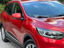 Röd Begagnad 2016 Renault Kadjar LIMITED SUV | 110 000 kr (Marknadspris)