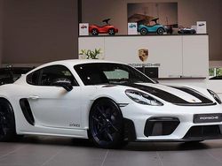 Vit Ny 2025 Porsche 718 Cayman GT4 Sportkupé | 1 949 700 kr (Marknadspris)