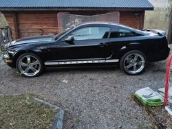 Svart Begagnad 2005 Ford Mustang Sportkupé | 110 000 kr (Marknadspris)