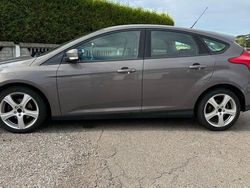 Brun Begagnad 2013 Ford Focus Trend Halvkombi | 49 900 kr (Marknadspris)