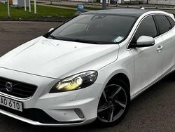 Vit Begagnad 2016 Volvo V40 R-Design Kombi | 169 000 kr (Bra pris)