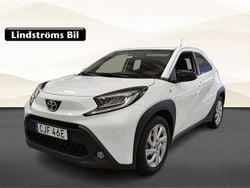 Vit Begagnad 2022 Toyota Aygo X-play Halvkombi | 159 900 kr (Marknadspris)