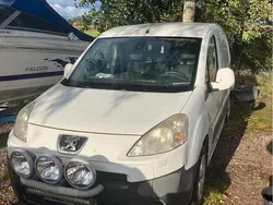 Vit Begagnad 2010 Peugeot Partner Minibuss | 9 500 kr (Bra pris)