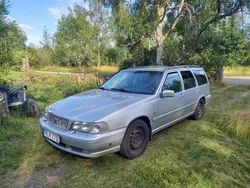 Grå Begagnad 2000 Volvo V70 Standard Kombi | 4 000 kr (Dyr)