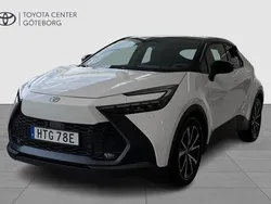 Vit Begagnad 2023 Toyota C-HR Style SUV | 359 900 kr (Marknadspris)