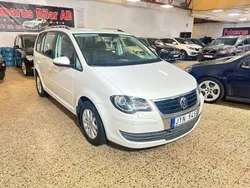 Vit Begagnad 2009 VW Touran Trendline Minibuss | 59 900 kr (Marknadspris)